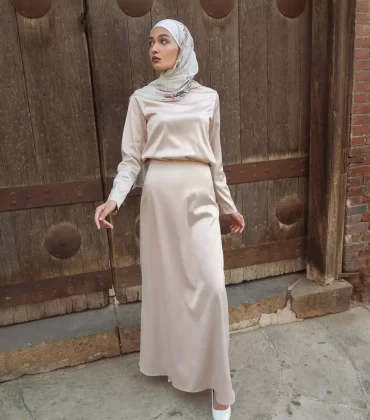 Pearl skirt in beige