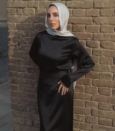 Pearl satin top in black